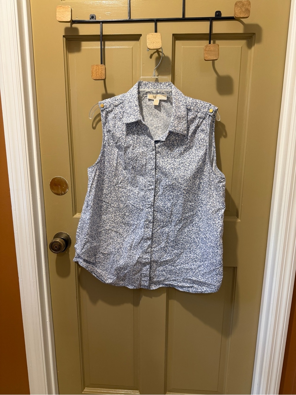 Michael Kors sleeveless floral button down shirt